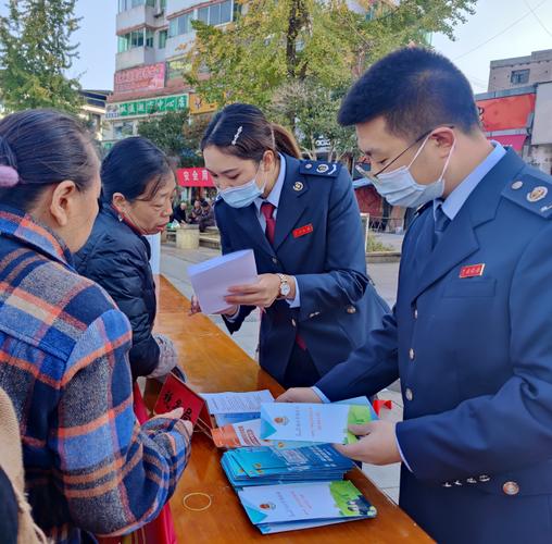 税法宣传进广场 印江税务局服务暖人心